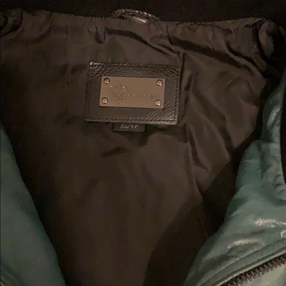 Leather jacket - Picture 4 of 10